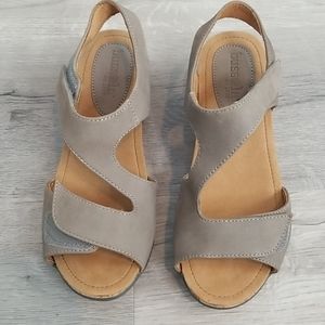 BUSSOLA 6.5 Taupe Wedge Noella Sandals